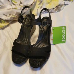 Crocs Leigh ankle strap wedge sandal w10